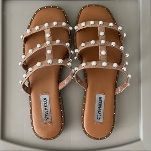 Steve Madden Tan Pearl Flat Sandals Sz 8